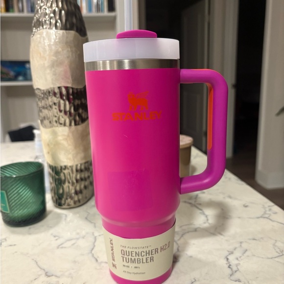 NWT Stanley Bright Pink Quencher Tumbler with Handle 🩷🧡 - Picture 1 of 6